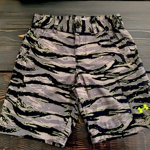 Under Armour Youth Boys Medium Shorts